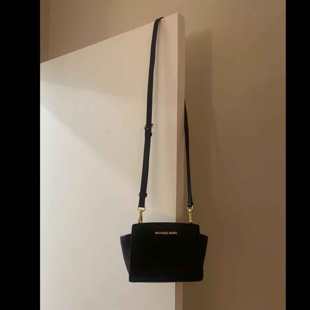 Michael Kors mini Selma crossbody (Saffiano leather, black)